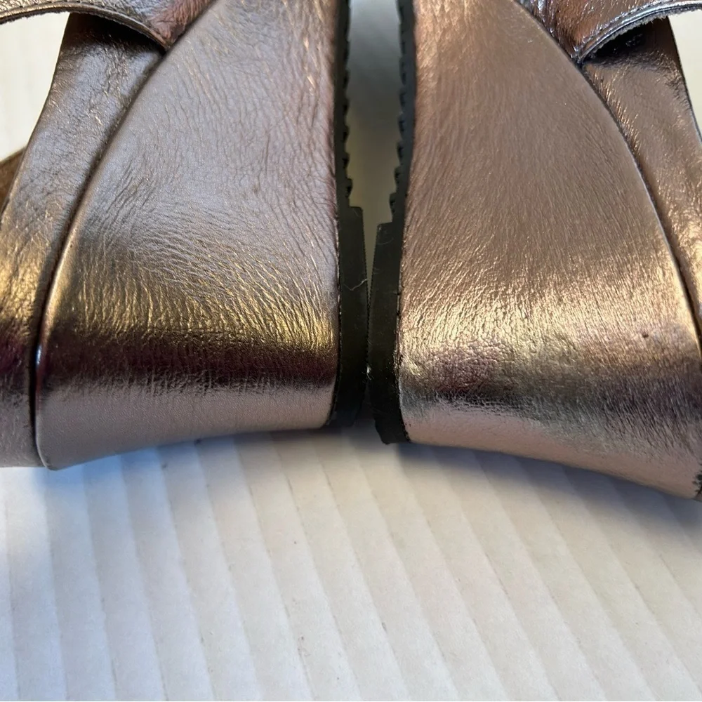 JRenee’ women’s Antolina wedge sandal in color: Taupe Metallic size 9.5 M NWOB.H